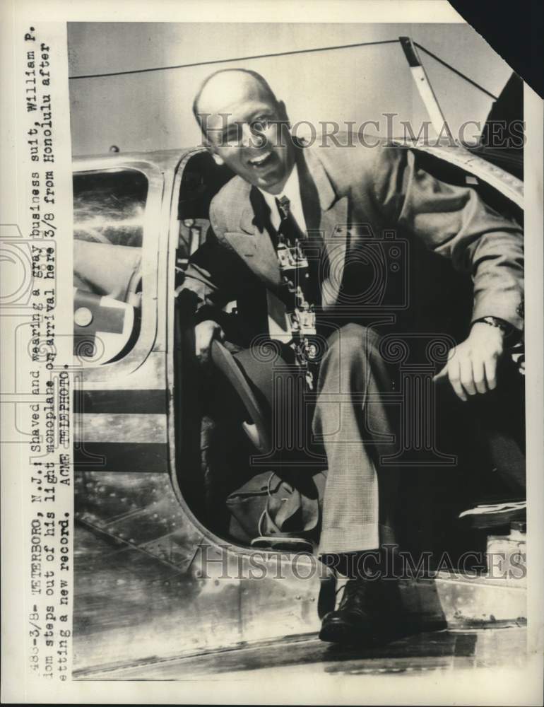 1949 Press Photo Pilot William Odom steps from plane in Teterboro, New Jersey.