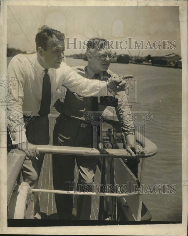 1950 Press Photo Donald MacPhail and Charles Holle aboard yacht Good Neighbor.- Historic Images