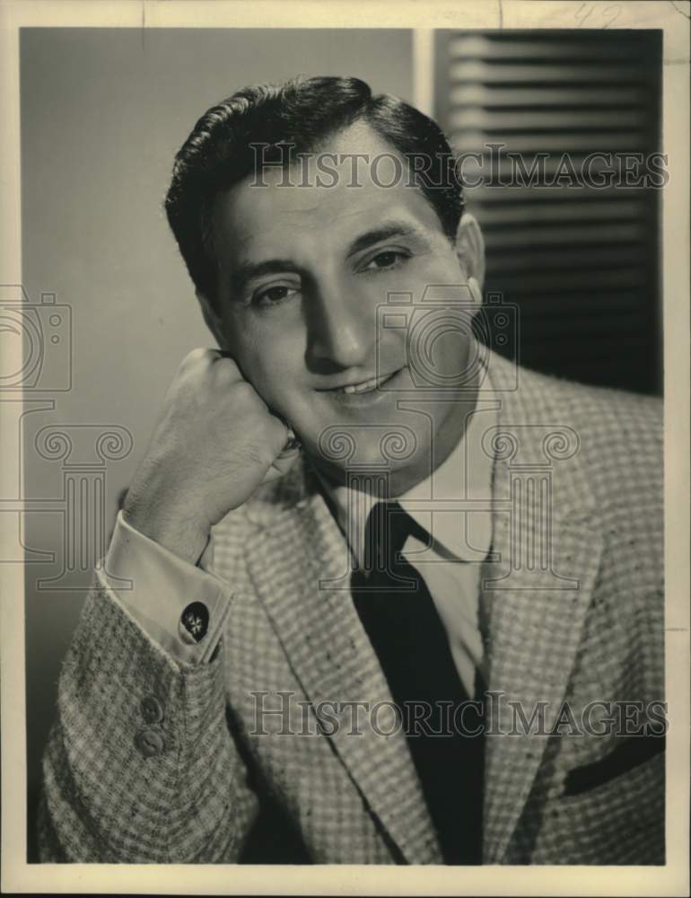 1957 Press Photo Danny Thomas stars in &quot;The Danny Thomas Show,&quot; on CBS-TV.- Historic Images