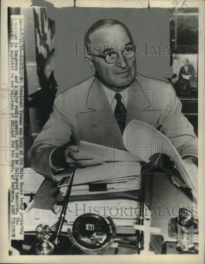 1950 Press Photo President Truman prepares his Congressional radio speech.- Historic Images