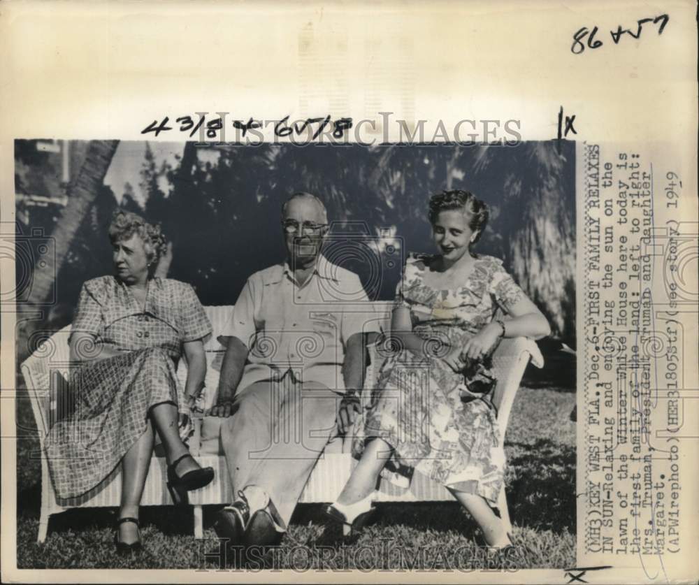 1949 Press Photo President Truman and family relax at Winter White House in FL- Historic Images