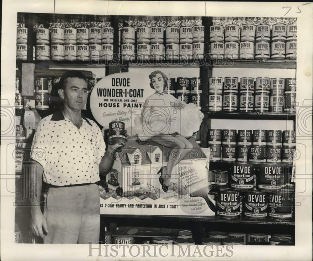 1954 Press Photo Miller&#39;s Hardware Earl Miller holds can of Devoe 1-coat paint.- Historic Images