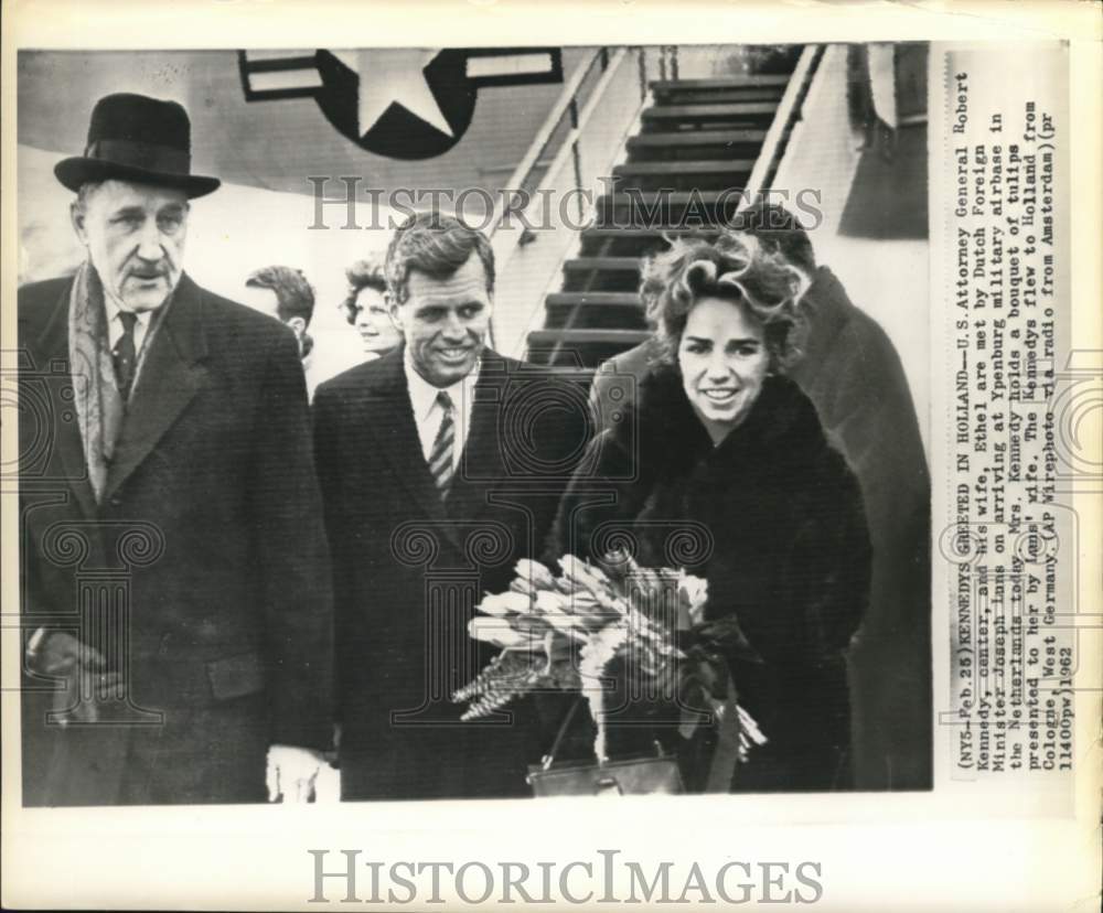 1962 Press Photo Robert and Mrs. Kennedy greeted by Joseph Luns in Netherlands.- Historic Images