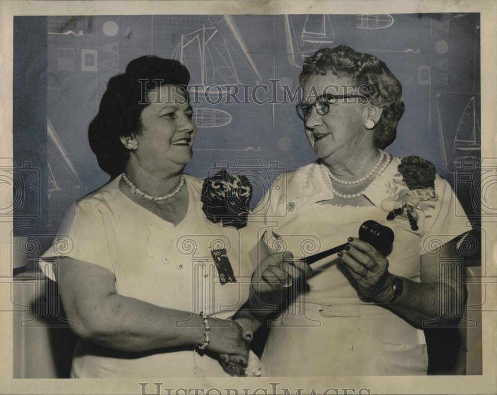 1958 Press Photo Eight and Forty presidents Martha Boudoin and Theresa Tamor.- Historic Images