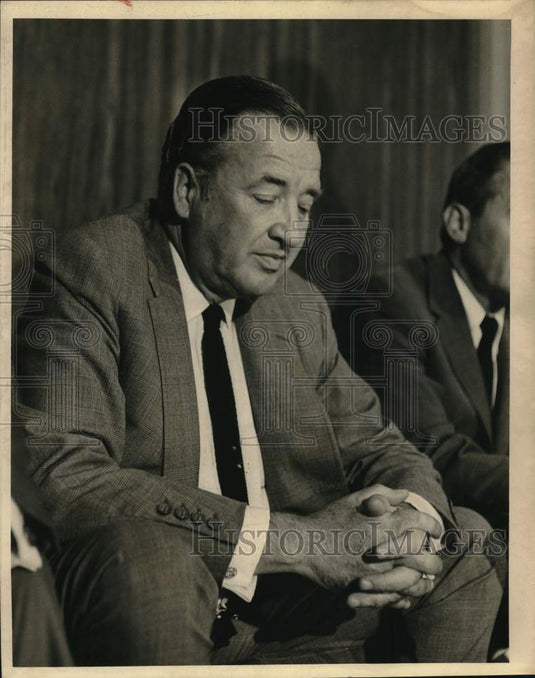 1966 Press Photo Ford Motor Company's Henry Ford, hands clasped and eyes closed- Historic Images