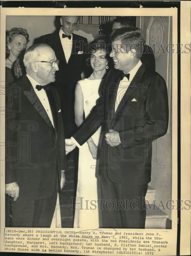 1961 Press Photo Presidents Truman and Kennedy with guests of White House dinner- Historic Images