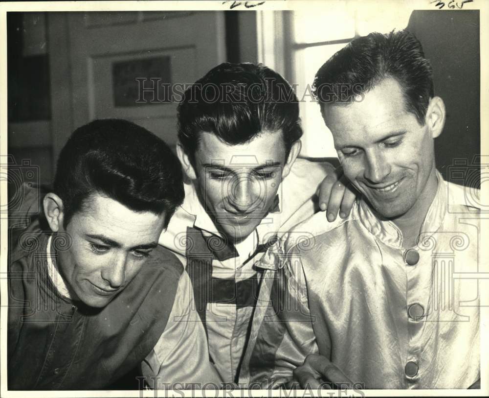 1969 Press Photo Leroy Tauzin and other Cajuns at Fair Grounds race track- Historic Images