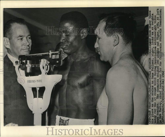 1962 Press Photo Boxer Dick Tiger at San Francisco's title bout weigh-in.- Historic Images