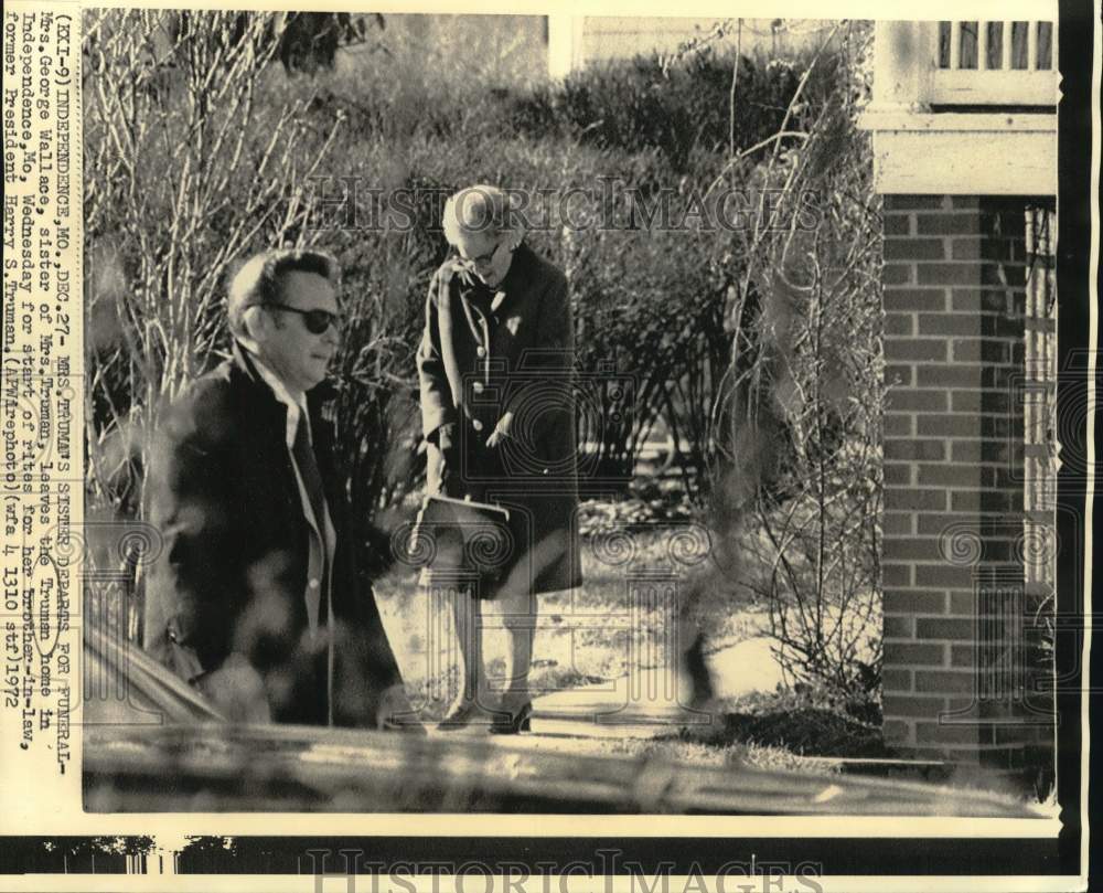 1972 Press Photo Mrs. Truman&#39;s sister leaves Independence home for funeral- Historic Images