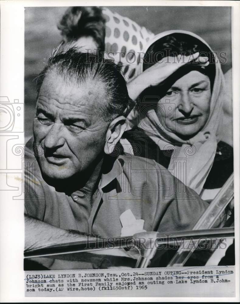 1965 Press Photo President Lyndon Johnson with Wife on Lake Lyndon B. Johnson- Historic Images