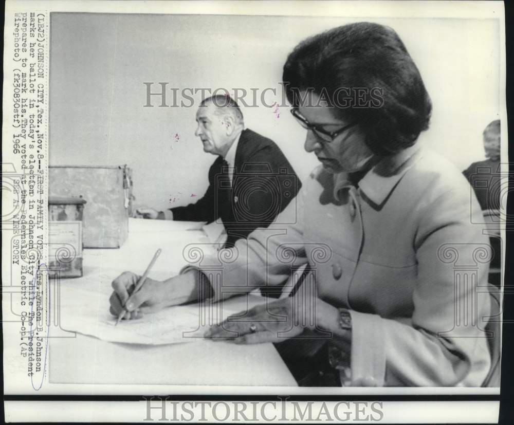 1966 Press Photo President and Mrs. Johnson cast votes in Johnson City, Texas- Historic Images