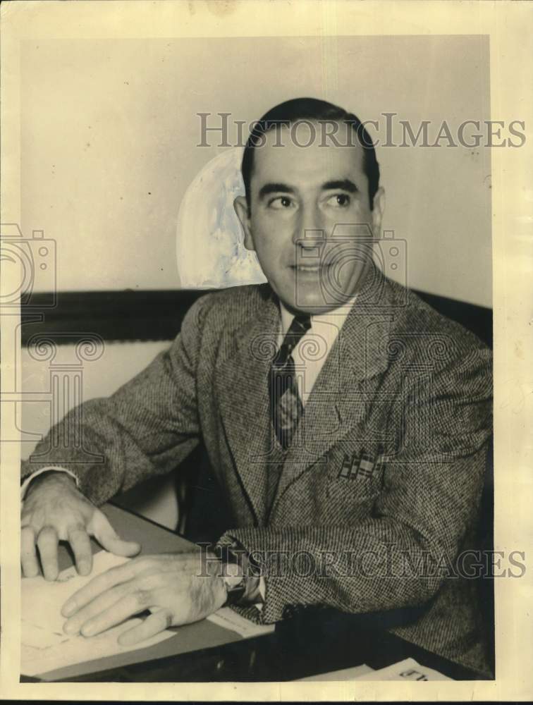 Load image into Gallery viewer, 1942 Press Photo Joseph Korson, RCA Communications representative in New Orleans
