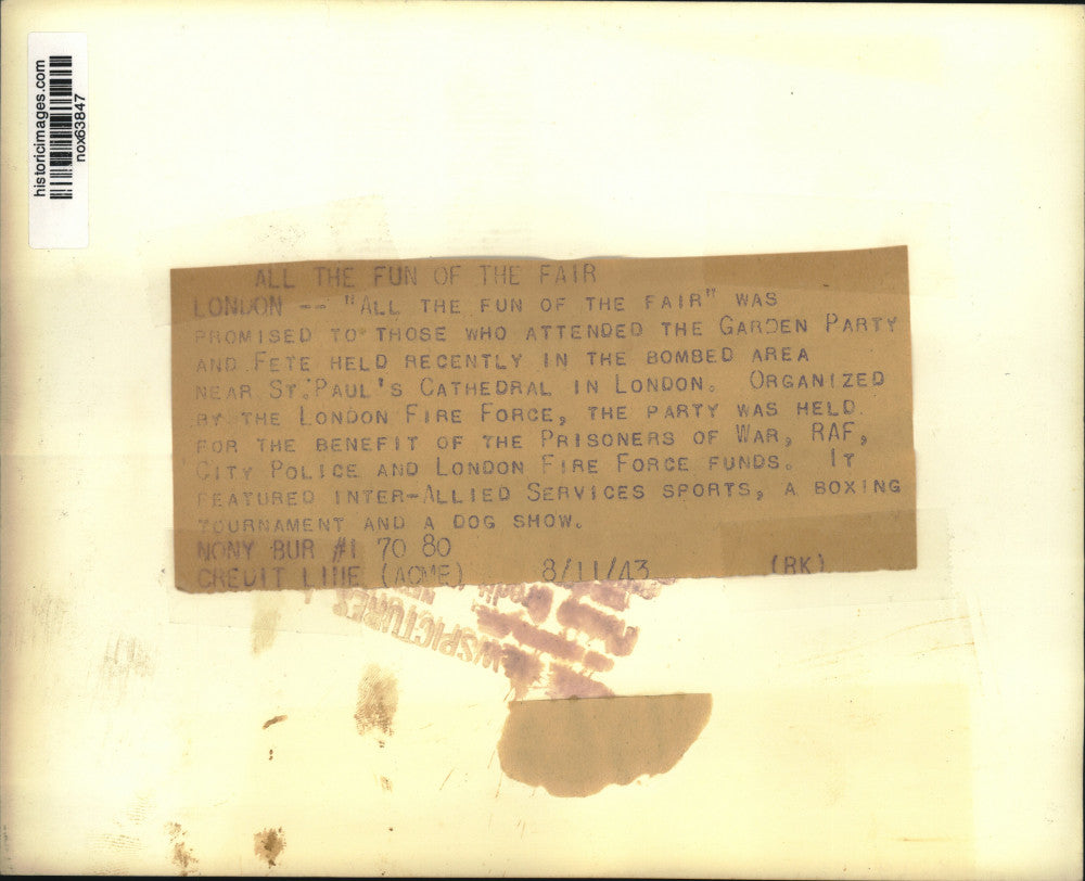 1943 Press Photo Garden Party and Fete near St. Paul's Cathedral in London