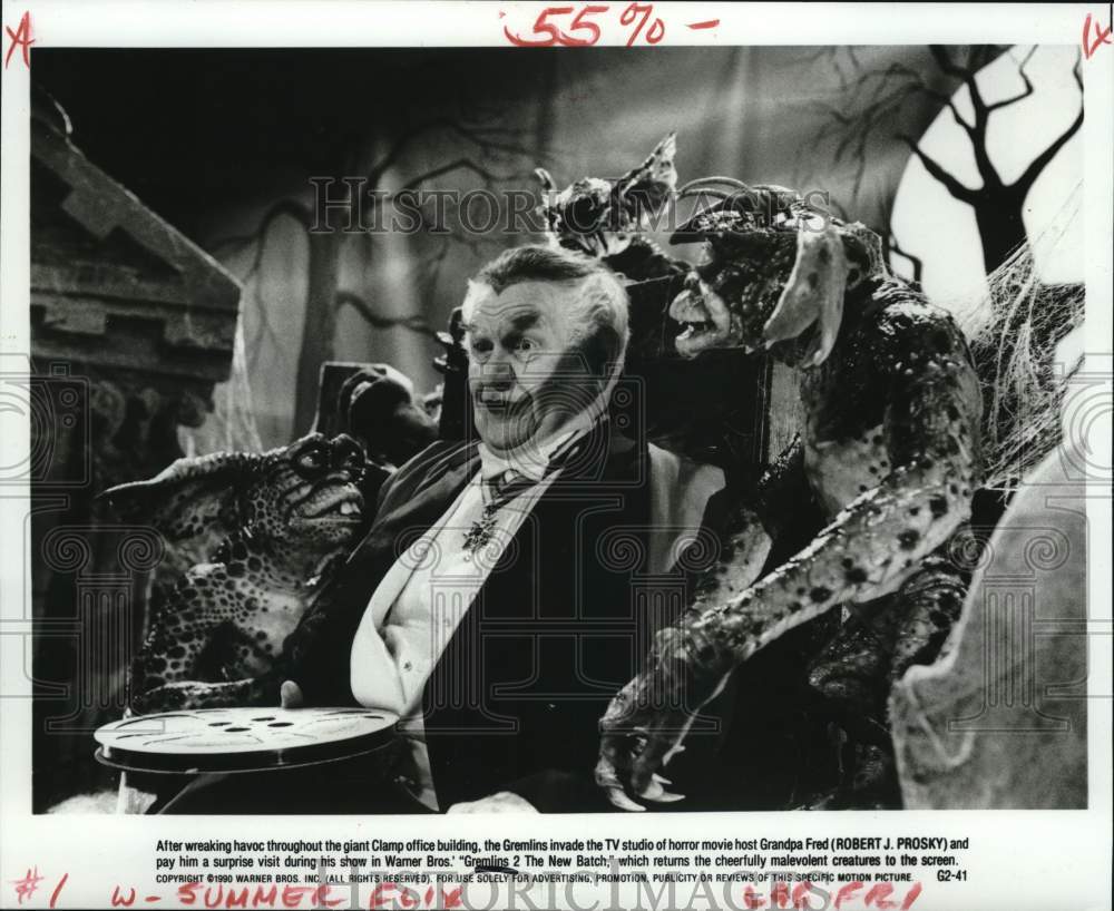 1990 Press Photo Robert Prosky in scene from "Gremlins 2 The New Batch."- Historic Images