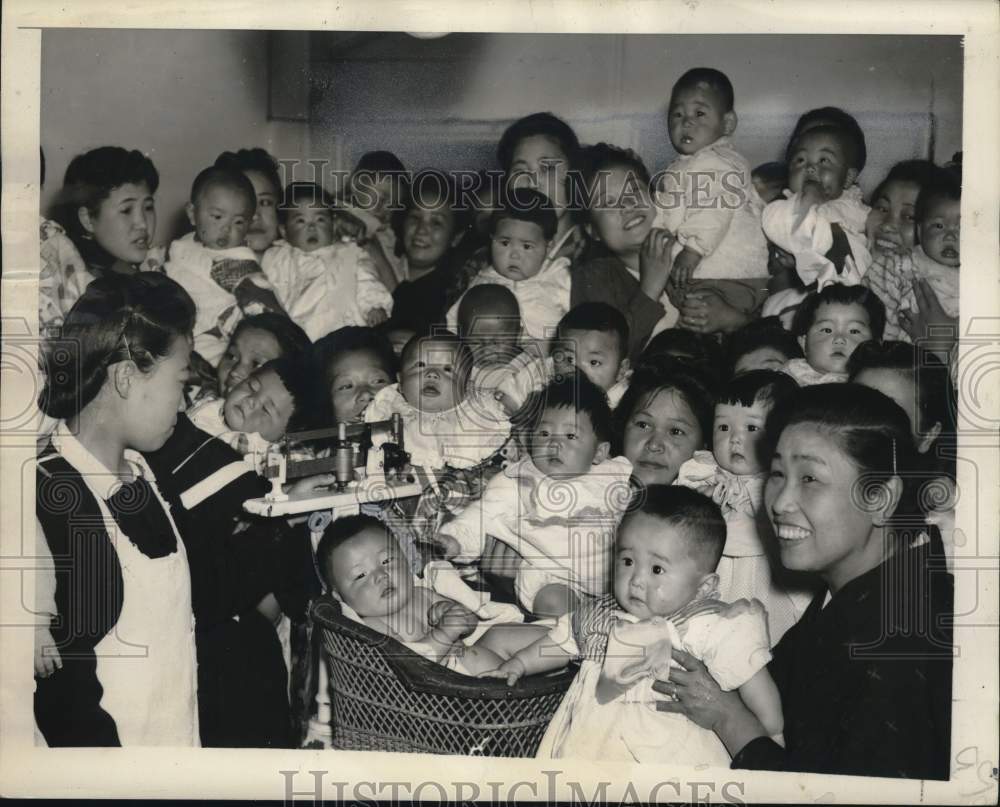 1947 Press Photo Healthiest Baby in Tokyo Contest Winners and Mothers, Japan- Historic Images