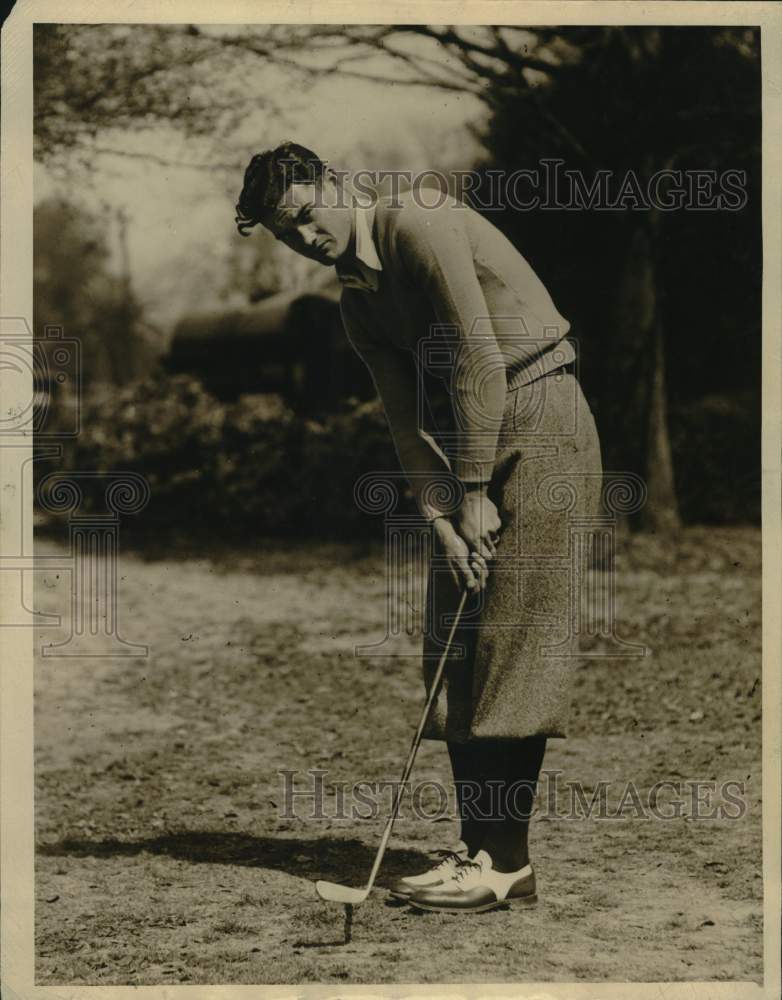 Press Photo Golfer Gene Vinson Putts - noz01725- Historic Images