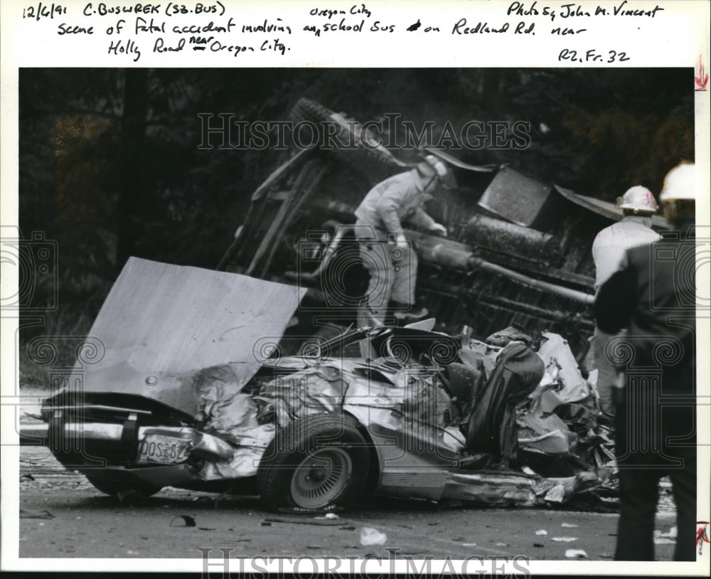 1991 Press Photo Firefighters Examine the Wreckage of a Car & School Bus- Historic Images