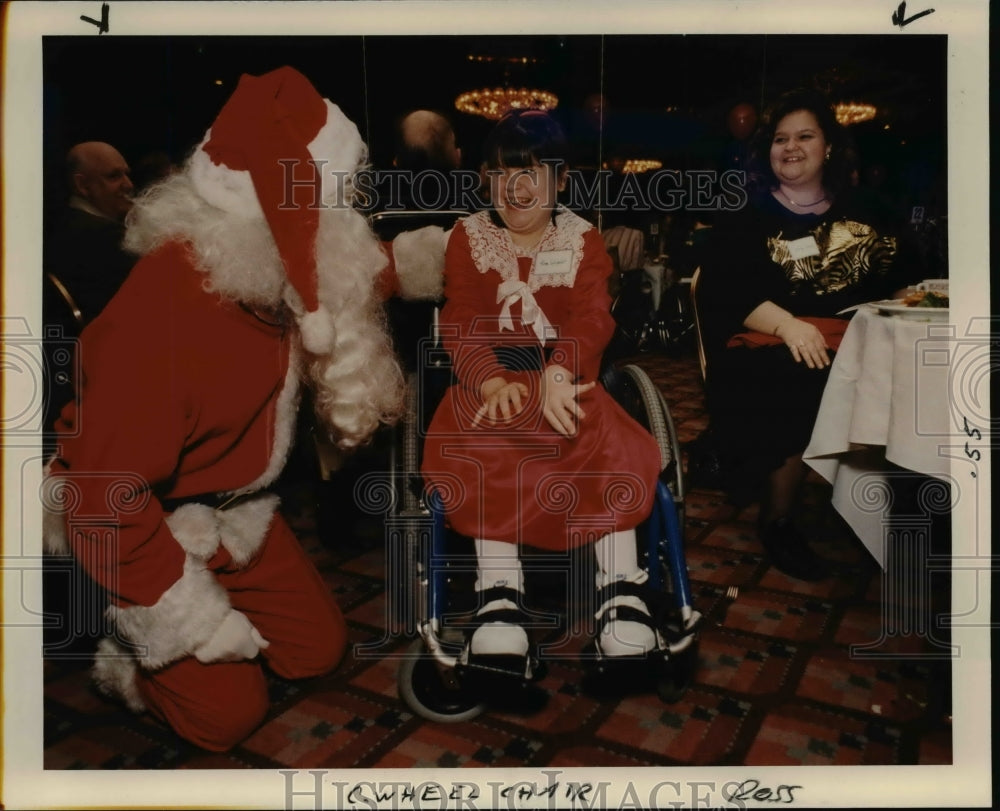1988 Press Photo Tina Schmidt received wheelchair from Rotary Club of Portland- Historic Images