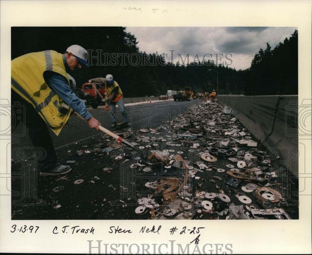 1997 Press Photo Truck accident in Oregon - orb54960- Historic Images
