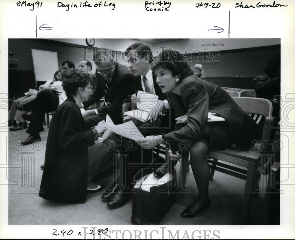 1991 Press Photo Legislature Discusses the Progress of Bills - orb73457- Historic Images