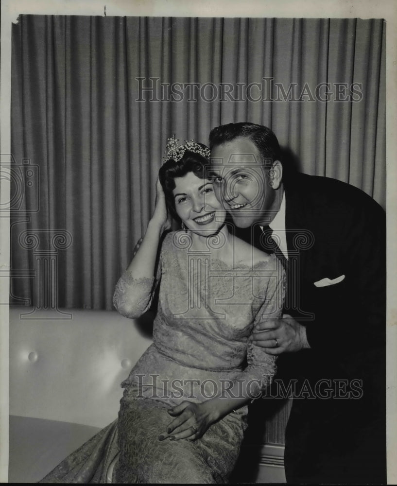 1960 Press Photo Mrs. Donald S Stamm with husband after crowned Mrs. Oregon 1960- Historic Images