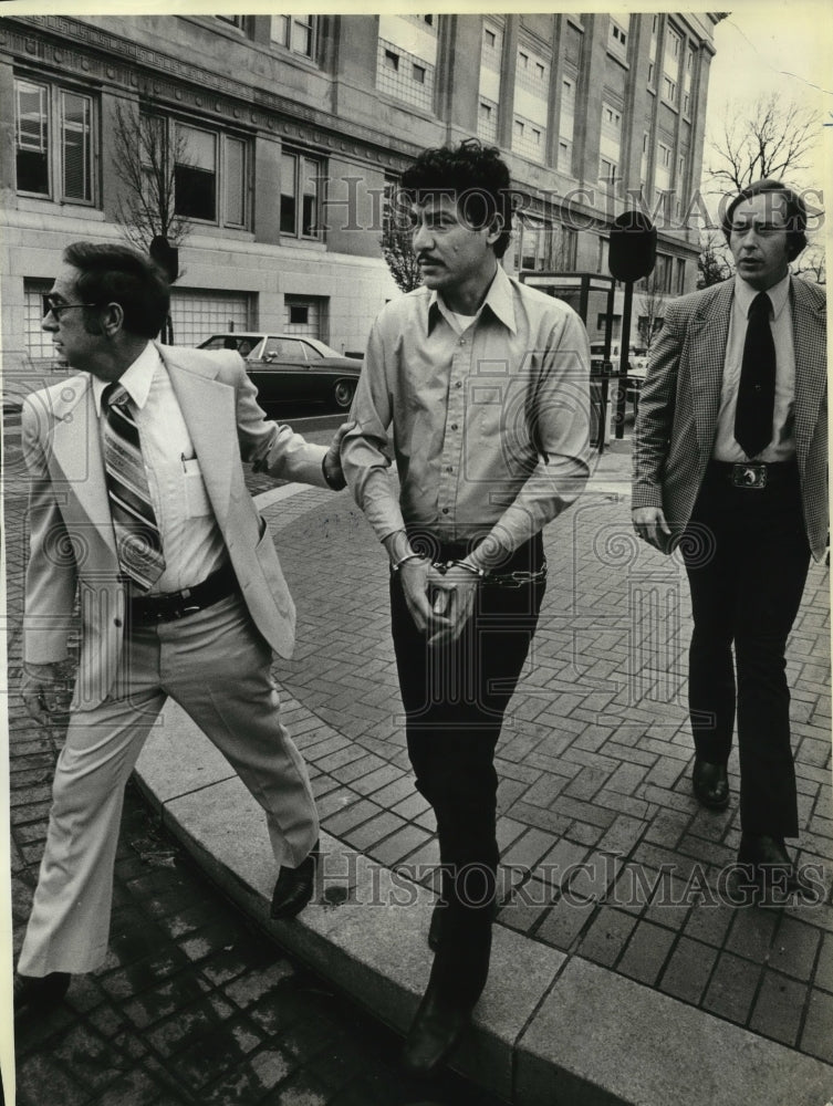 1978 Press Photo Federal escapee, Manuel Avon Nunez, in Portland,awaits transfer- Historic Images