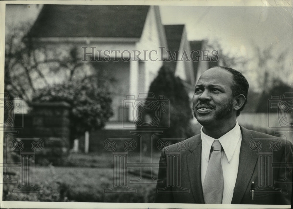 1972 Press Photo Marvin McKinney, realtor who is always turned down for mortgage- Historic Images