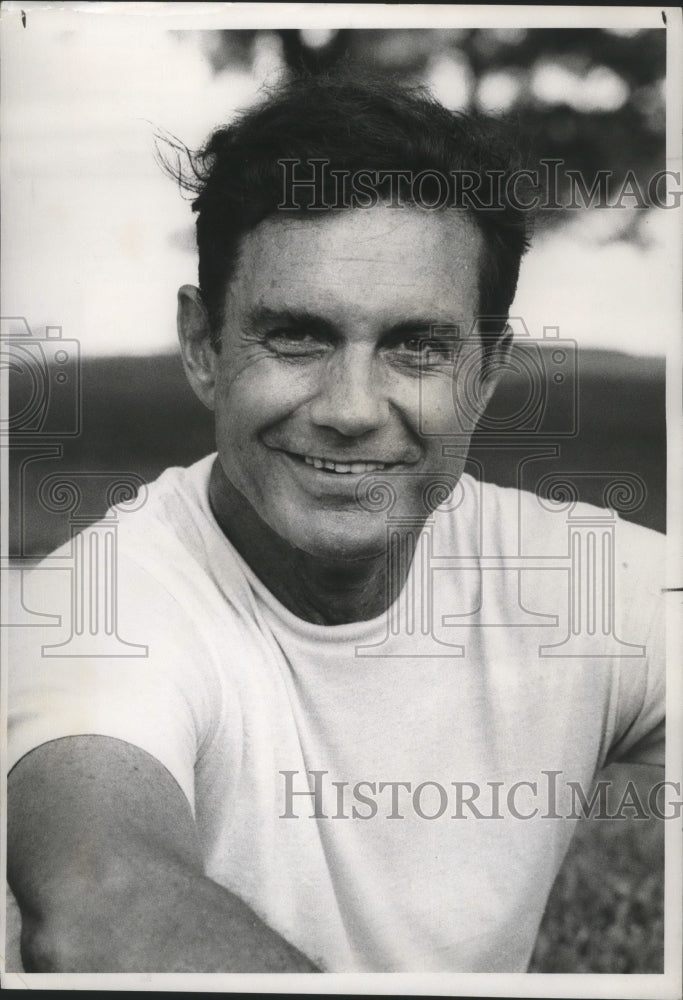 1975 Press Photo Actor & Aviator Cliff Robertson in Return to Earth - oro16601- Historic Images