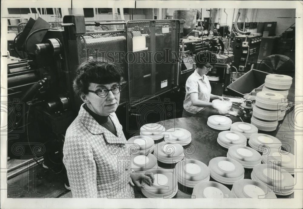 1971 Press Photo Juliette M. Moran, GAF Corp. vice president - oro18237- Historic Images