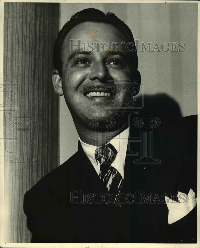 1945 Press Photo Harry Du Prow with Joy's Orchestra - orp21869- Historic Images