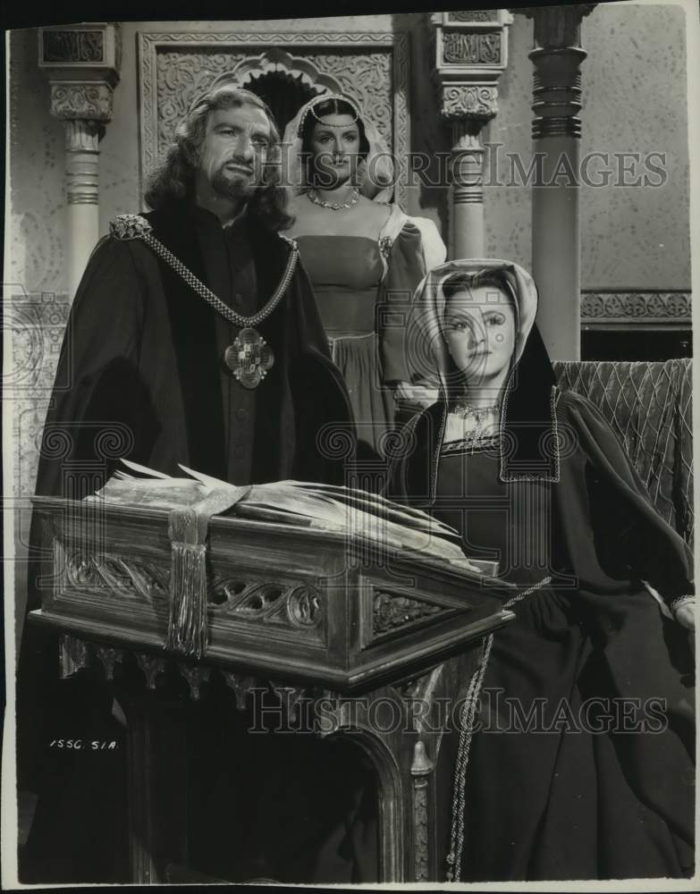 1949 Press Photo Man &amp; women Medieval costumes (Columbus&#39; time), Spain- Historic Images