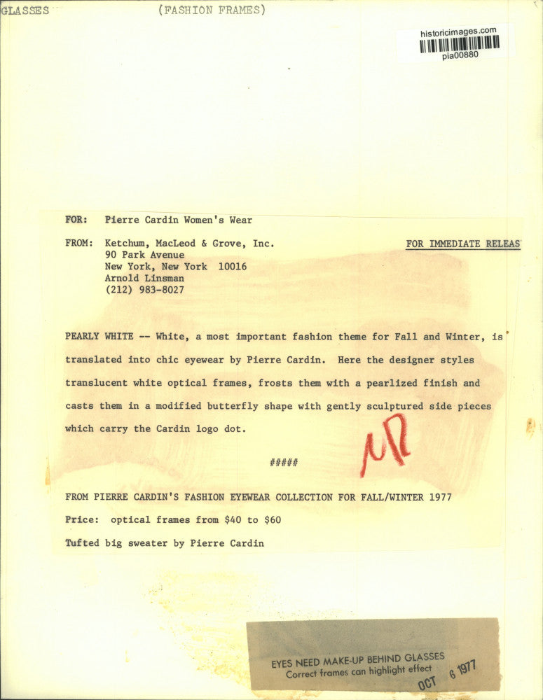 1977 Press Photo Woman wearing butterfly-shaped glasses by Pierre Cardin