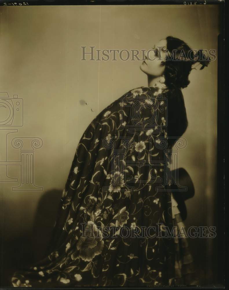 1934 Press Photo Senorita De Bayness wears Spanish costume - pia01239