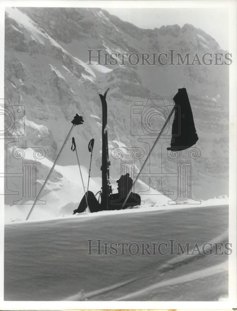 1974 Press Photo Skier sun-bathing on the snow in the Alps Mountain Range- Historic Images