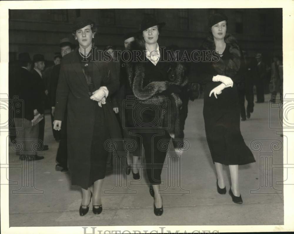 1934 Press Photo Gloria Vanderbilt, Lady Furness &amp; Princess Hohenlohe in NY- Historic Images