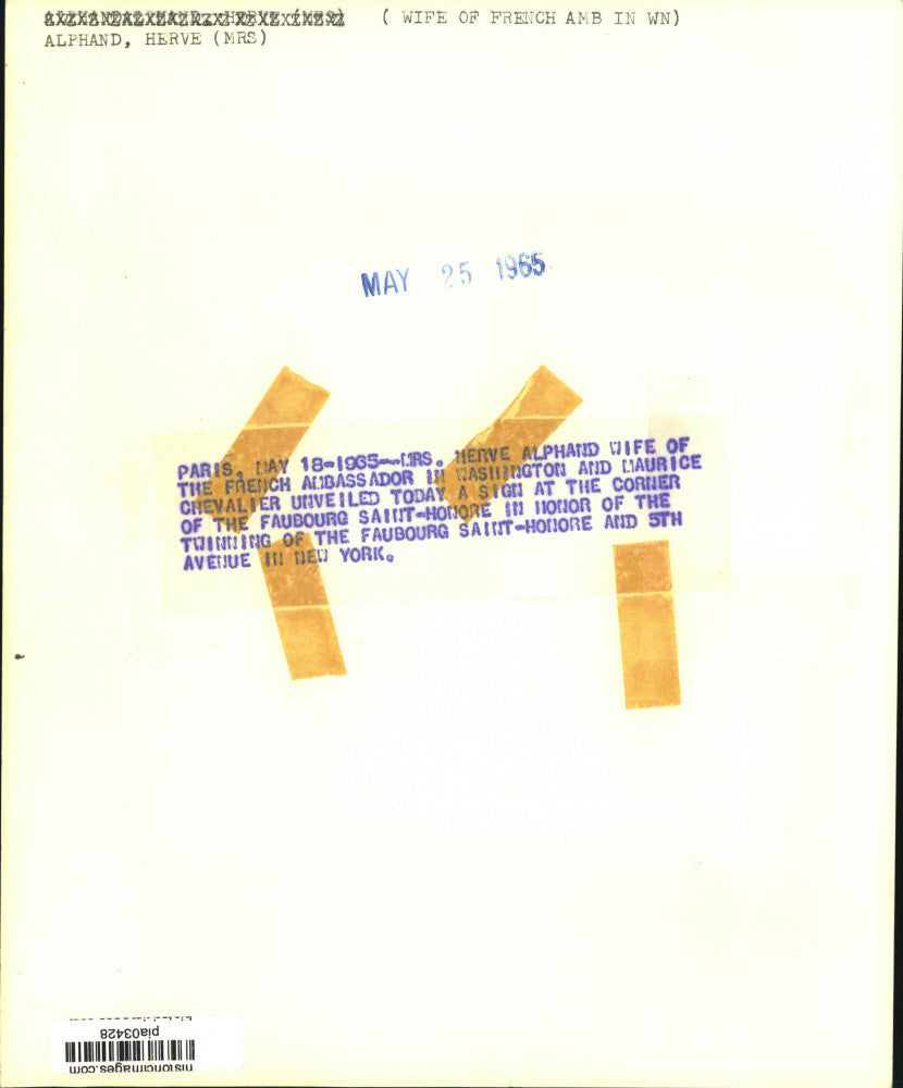 1965 Press Photo Mrs. Herve Alphand with Maurice Chevalier in Twinning Event