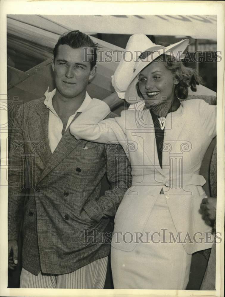 1935 Press Photo Actress Jayne Kirkland, Henry Topping Jr. arrive in NY by plane- Historic Images