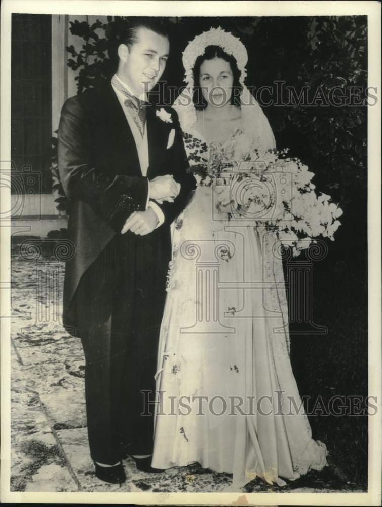 1938 Press Photo Tinplate fortune heir Henry Topping & bride Gloria Baker in NY