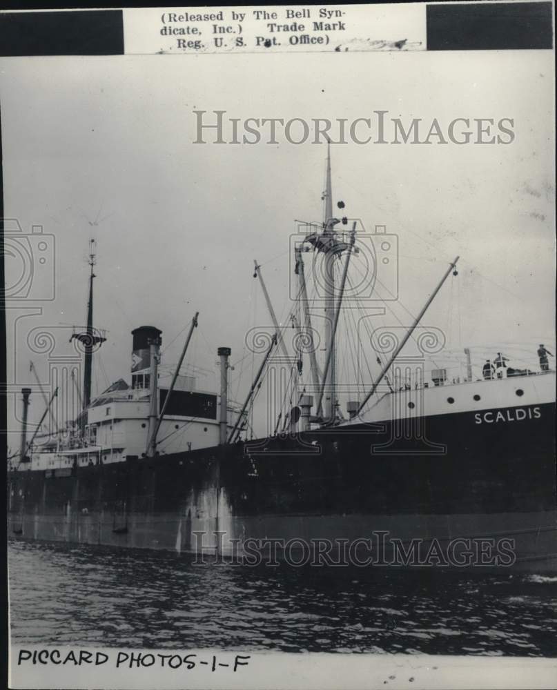 1948 Press Photo Men aboard ship "Scaldis" - pia04390