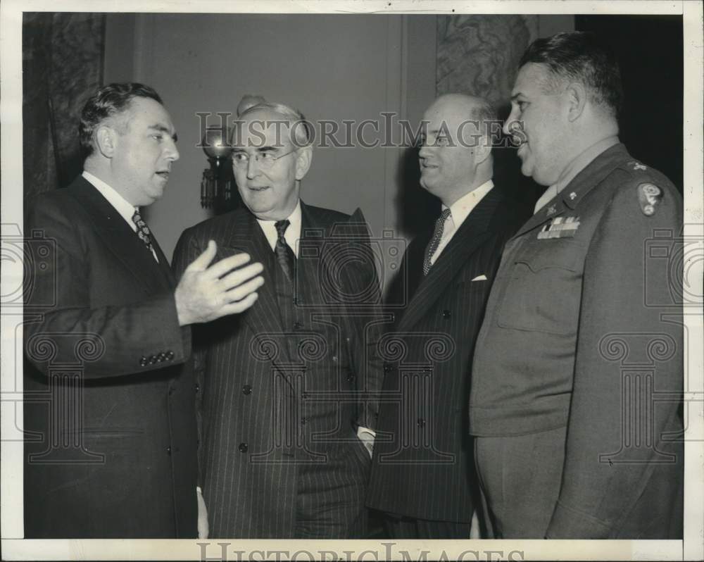 1946 Press Photo Members of Senate Atomic Energy Committee at meeting in DC