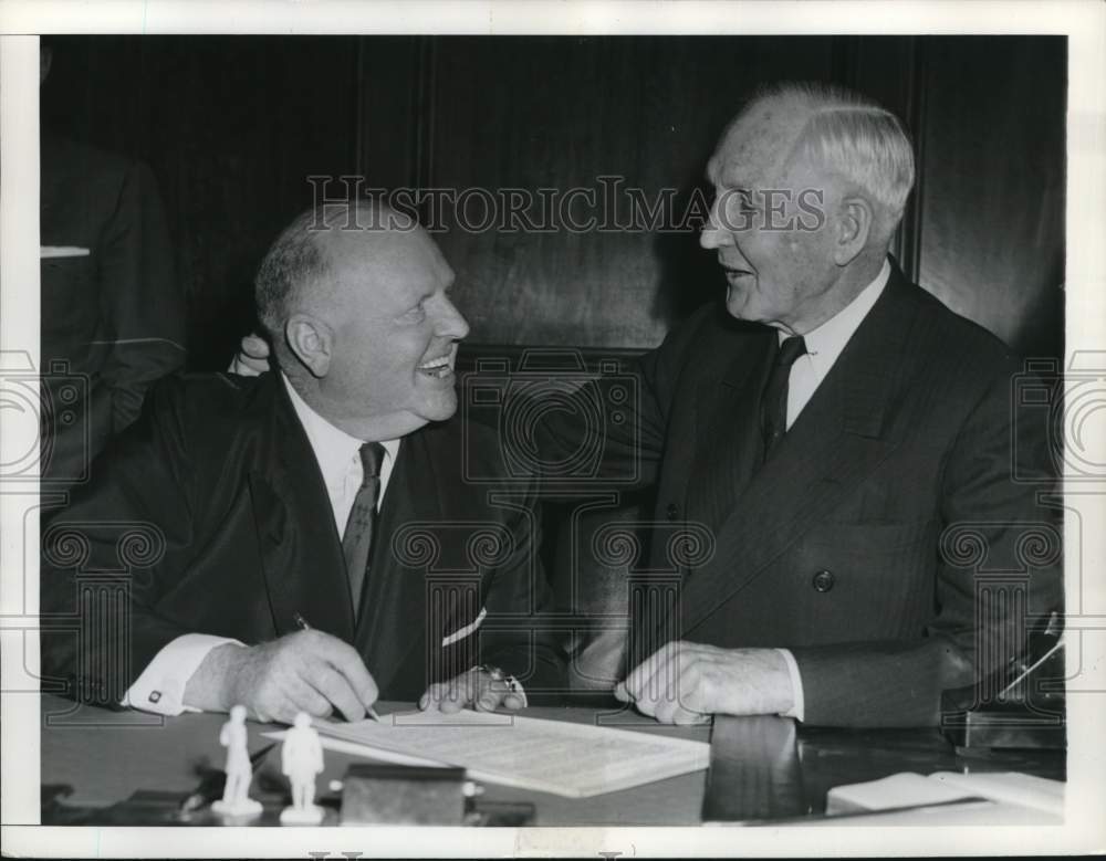 1955 Press Photo Teamsters Head Dave Beck chats with colleague - pia06345