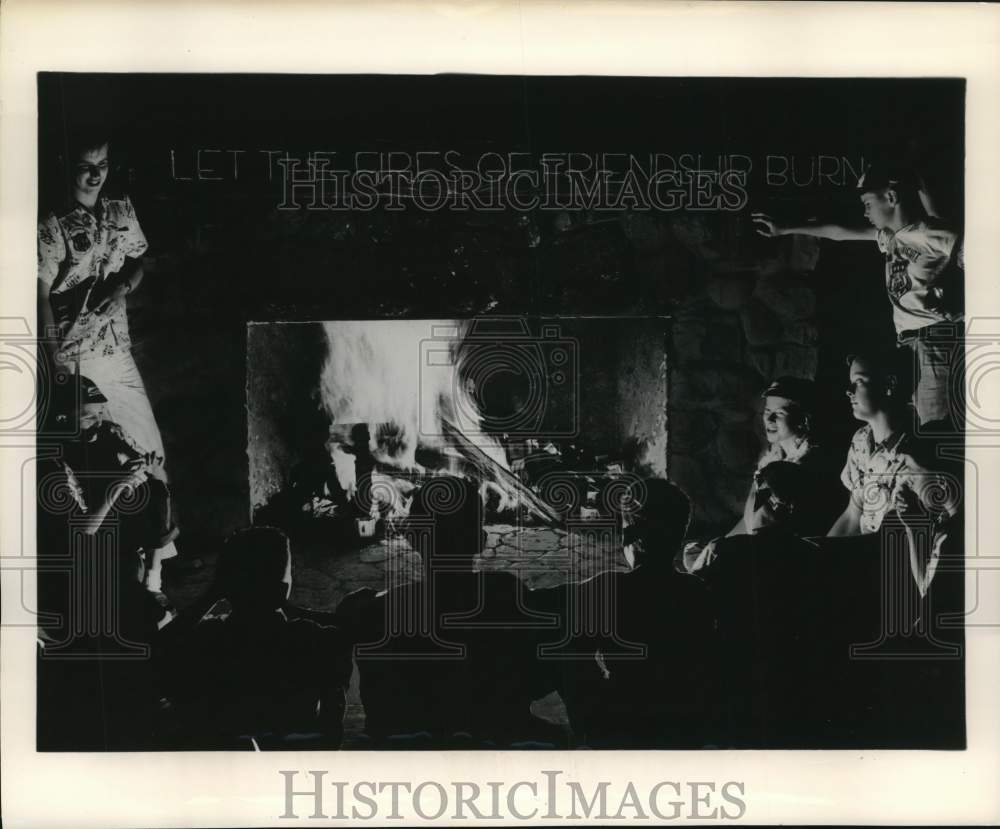 1949 Press Photo Soap Box Derby champions by a fireplace during Derby weekend- Historic Images