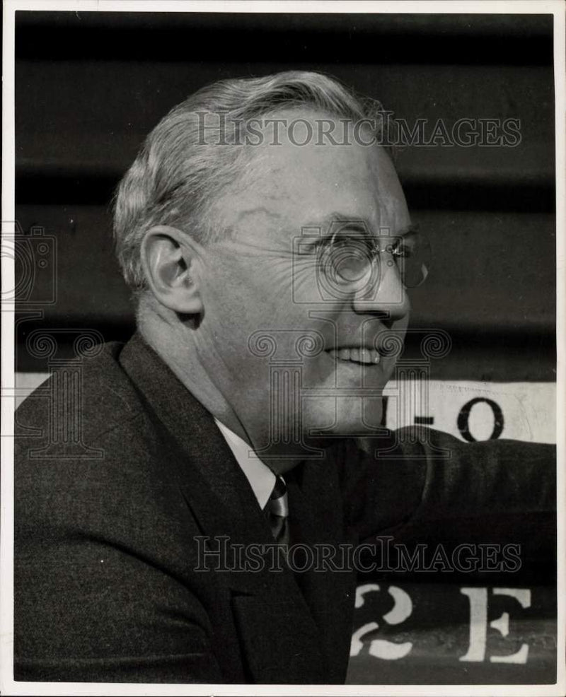 Load image into Gallery viewer, 1943 Press Photo Cool Edward S. Evans, President, Evans Products Co., Michigan

