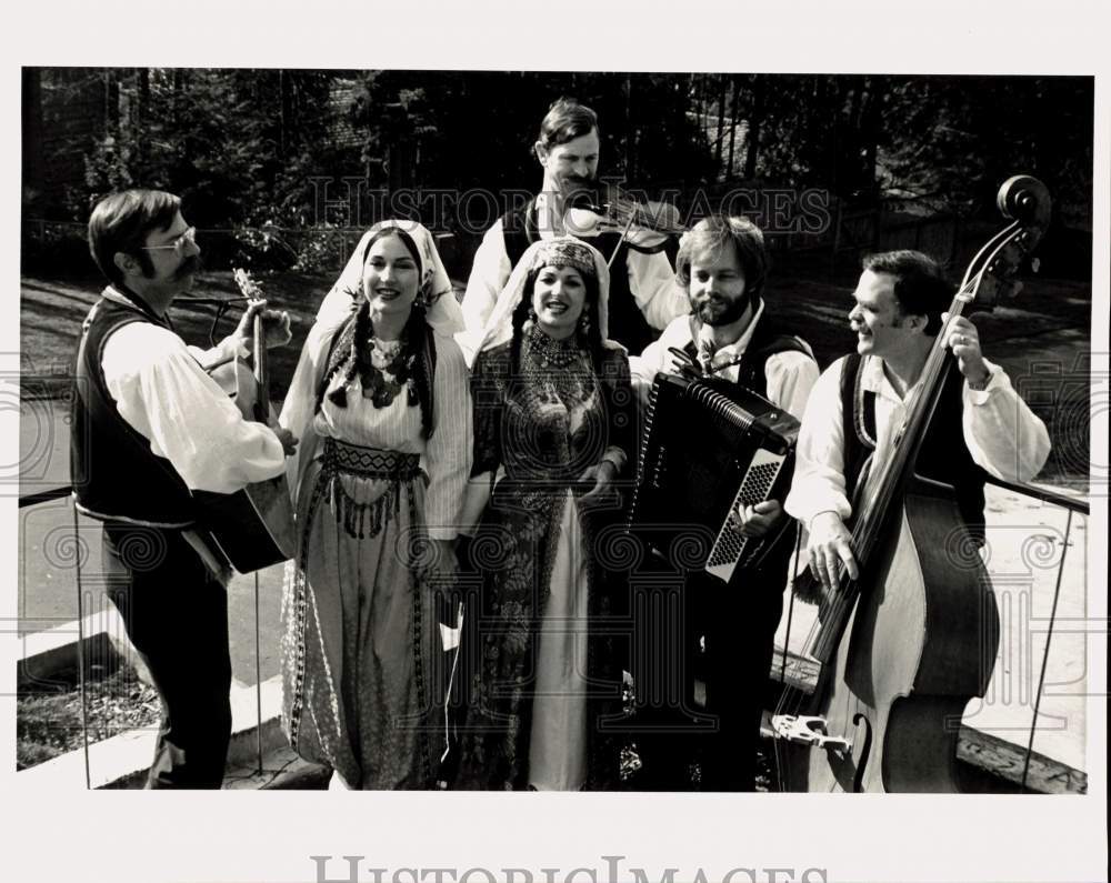 Press Photo Members of the Croatian music group "Ruze Dalmatinke" - pia08257- Historic Images