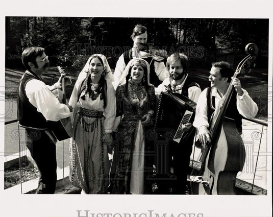 Press Photo Members of the Croatian music group "Ruze Dalmatinke" - pia08257- Historic Images
