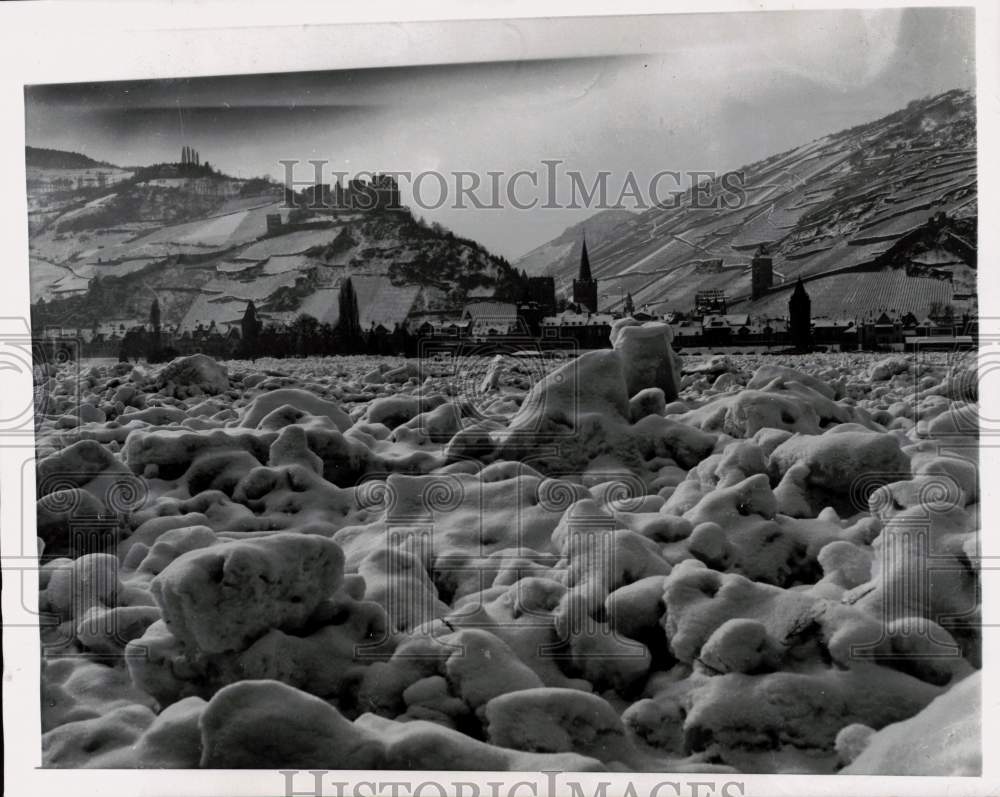1956 Press Photo Mineral formations by mountains in Germany - pia08590