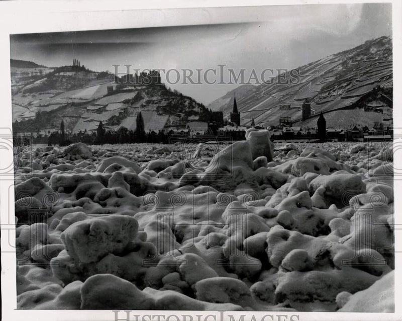 Load image into Gallery viewer, 1956 Press Photo Mineral formations by mountains in Germany - pia08590
