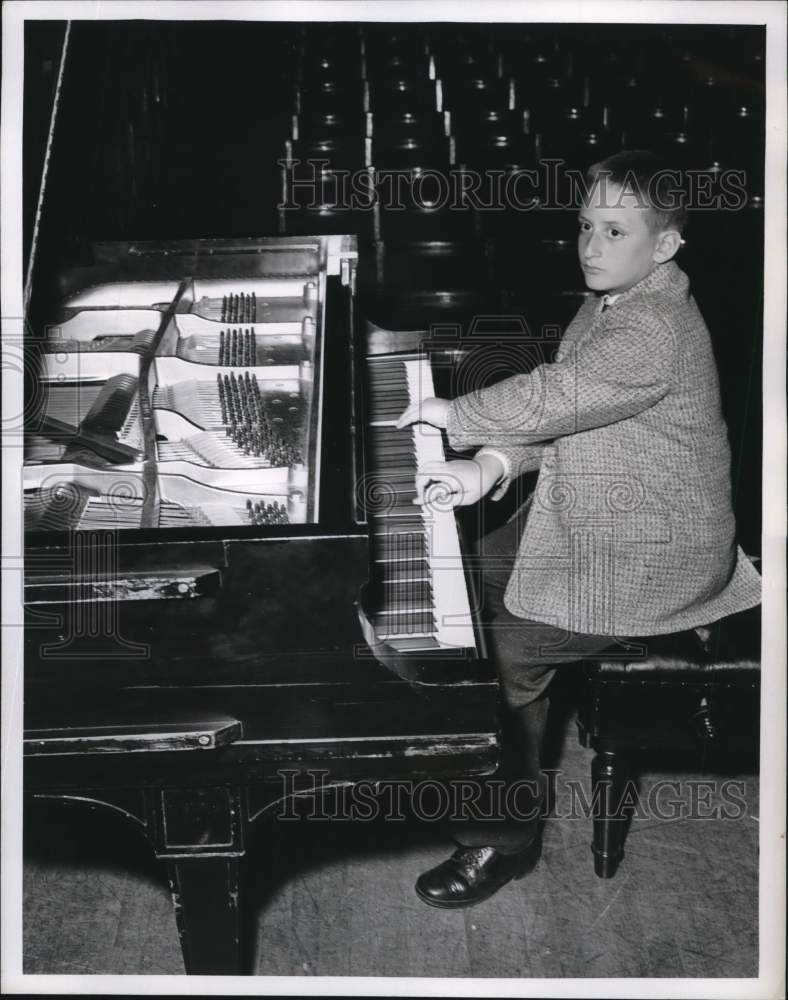 1956 Press Photo Pianist Lorin Hollander playing the piano in Carnegie Hall, NY- Historic Images