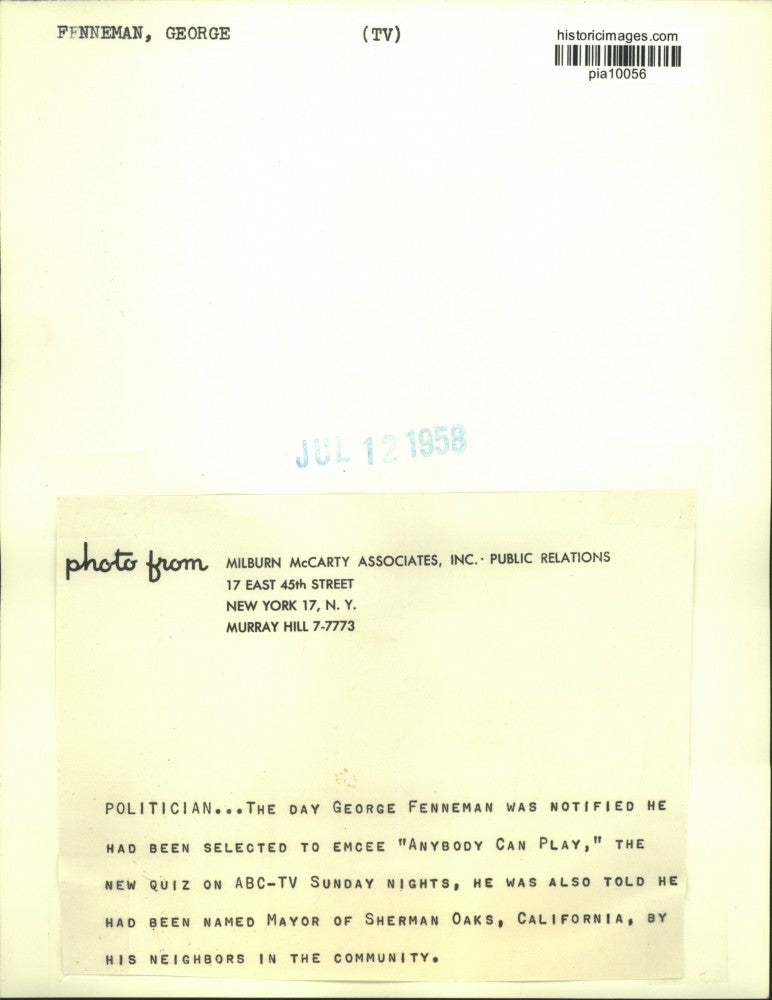 1958 Press Photo "Anybody Can Play" host George Fenneman holding balloon