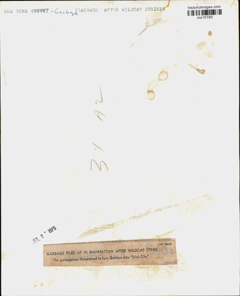 Load image into Gallery viewer, 1975 Press Photo Uncollected garbage on street during wildcat strike in New York
